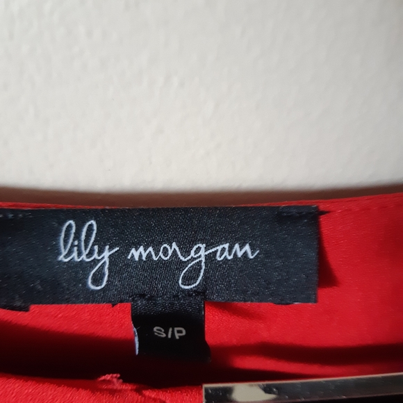 Red blouse - Picture 2 of 3